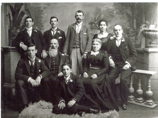 Aristodemo & Annunziata with their seven children (c. 1900).